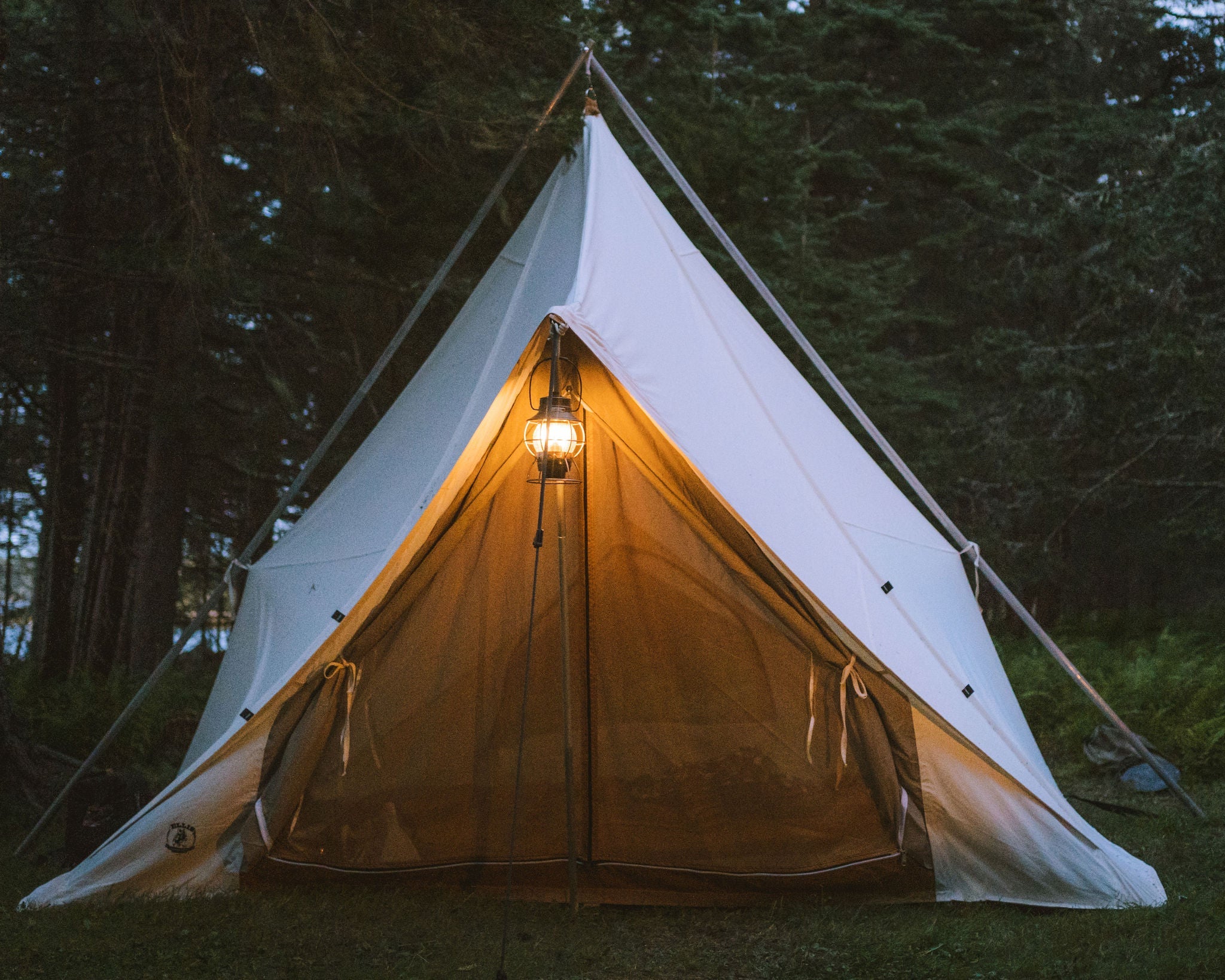 Tipi shop style tent